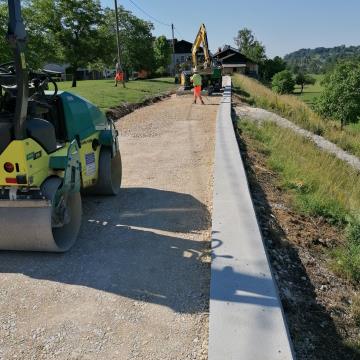 Zduša - Podporni zid in priprava cestišča na asfaltiranje